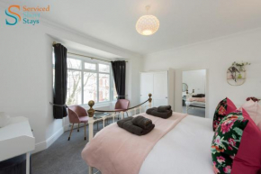 Five-bedroom house at Margate, near beach and amenities